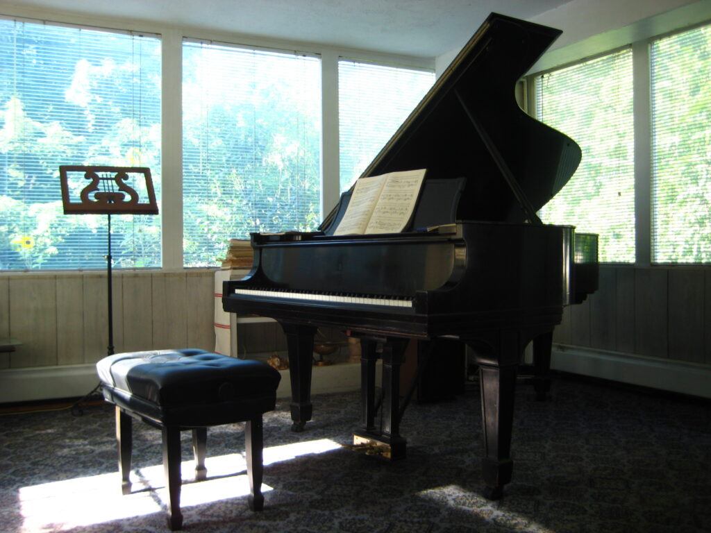 Piano Studio Image